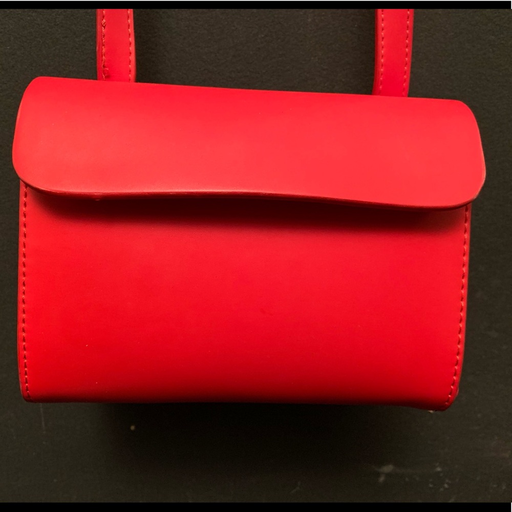Street Level red shoulder bag from Lesters. Unused
